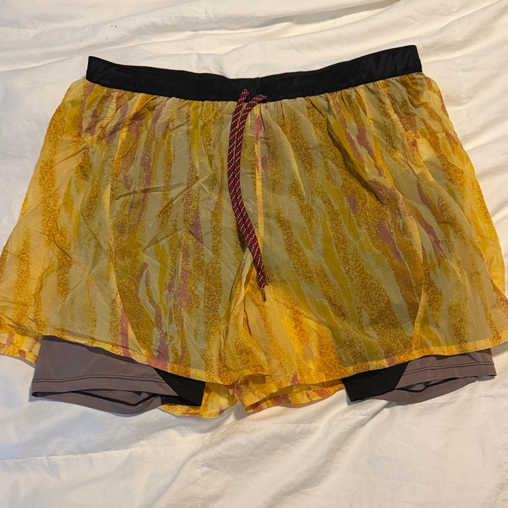 Nike Yellow Patterned 2-in-1 Lined Running Shorts - Large
